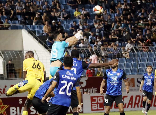 Vòng 3 V.League 1-2023/24: Sức nóng từ những trận “derby” kịch tính ảnh 2