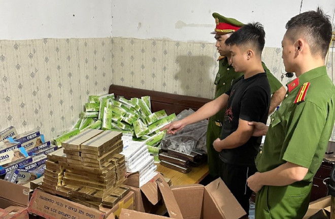Hà Nội: Triệt phá đường dây buôn bán trái phép thuốc lá nước ngoài ảnh 1