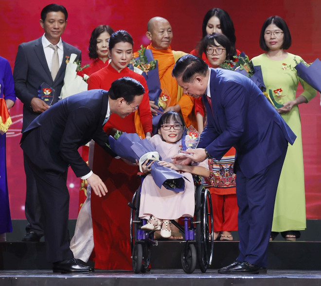 Hồ Chí Minh - Hành trình khát vọng 2023: Tôn vinh điển hình tiêu biểu ảnh 2