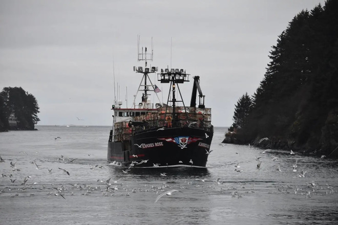 Một tàu đánh bắt cua tuyết Alaska của Mỹ. (Nguồn: New York Times) Mỹ chính thức chấp nhận Hiệp định về trợ cấp nghề cá của WTO ảnh 1