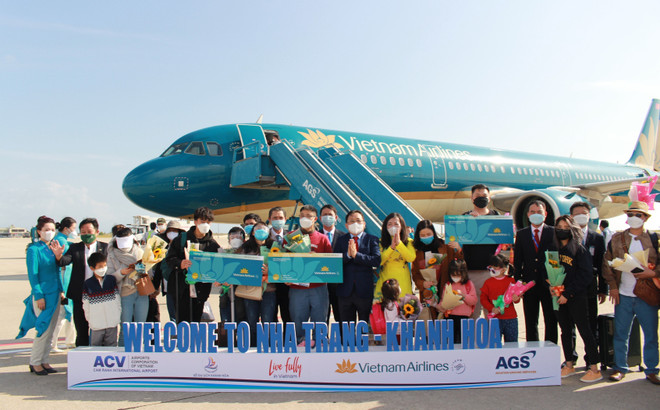 Đà Nẵng, Khánh Hòa đón du khách đến “xông đất” ngày đầu Năm mới 2022 ảnh 2