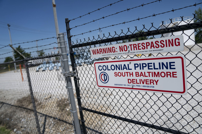 Một cơ sở của công ty Colonial Pipeline ở Baltimore, Maryland, Mỹ, ngày 1152021. (Ảnh THX/TTXVN) Tấn công mạng bộc lộ "sự mong manh" của doanh nghiệp phương Tây ảnh 1