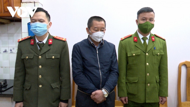 Bắt đối tượng tàng trữ hàng trăm kg thuốc nổ, đạn gang cho súng kíp ảnh 1