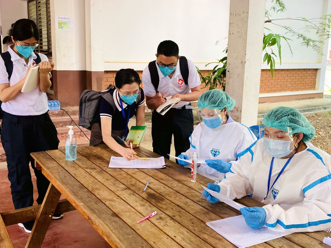 Một điểm tiêm vaccine ngừa COVID-19 tại tỉnh Luang Prabang, Lào. (Ảnh: THX/TTXVN) Lào, Philippines đẩy mạnh chương trình tiêm chủng vaccine COVID-19 ảnh 1