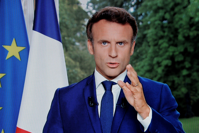 Tổng thống Pháp Emmanuel Macron. (Ảnh: AFP/TTXVN) Pháp lên phương án ứng phó với kịch bản thiếu hụt năng lượng ảnh 1