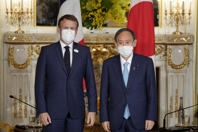 Thủ tướng Nhật Bản Suga Yoshihide và Tổng thống Pháp Emmanuel Macron. (Ảnh: EPA) Lãnh đạo Nhật Bản và Pháp trao đổi về hợp tác song phương ảnh 1