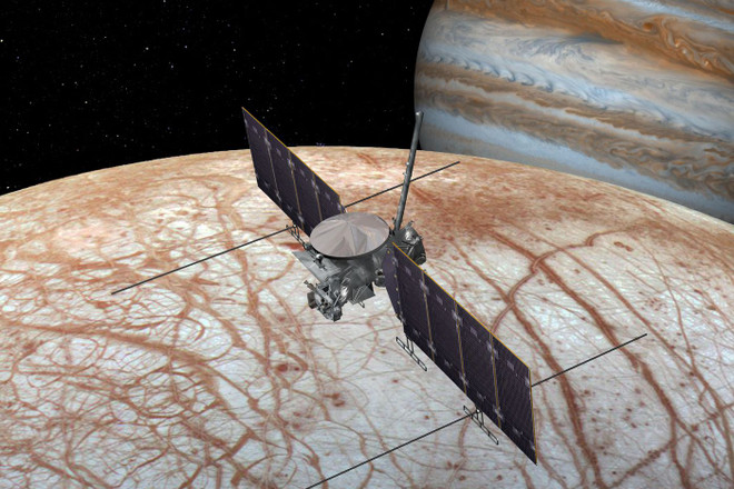 Tàu thám hiểm Europa Clipper sẽ đánh giá khả năng duy trì sự sống trên Mặt trăng Europa. (Ảnh minh họa: NASA) SpaceX sẽ đưa tàu lên khám phá Mặt trăng Europa của sao Mộc ảnh 1