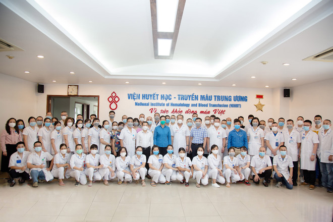 Viện Huyết học-Truyền máu TƯ cử đoàn cán bộ hỗ trợ miền Nam chống dịch ảnh 1