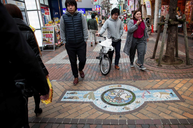 Bất ngờ trước những nắp hố ga độc đáo, có thể phát sáng tại Nhật Bản ảnh 2