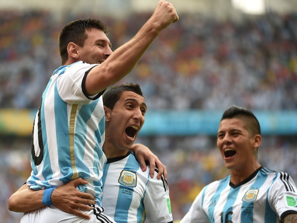 Messi quyết tâm "gieo sầu" cho huấn luyện viên Ottmar Hitzfeld ảnh 1