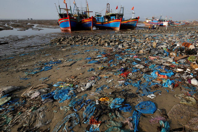 Rác thải nhựa là một mối nguy với môi trường tại Việt Nam. (Ảnh: Reuters) UNESCO phát động chiến dịch truyền thông kêu gọi giảm thiểu rác nhựa ảnh 1