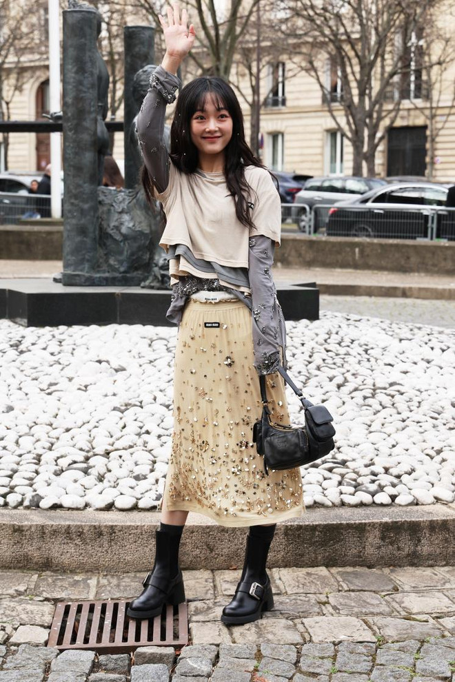 Những bộ cánh nổi bật của sao nữ Hàn trong Paris Fashion Week 2023 ảnh 5