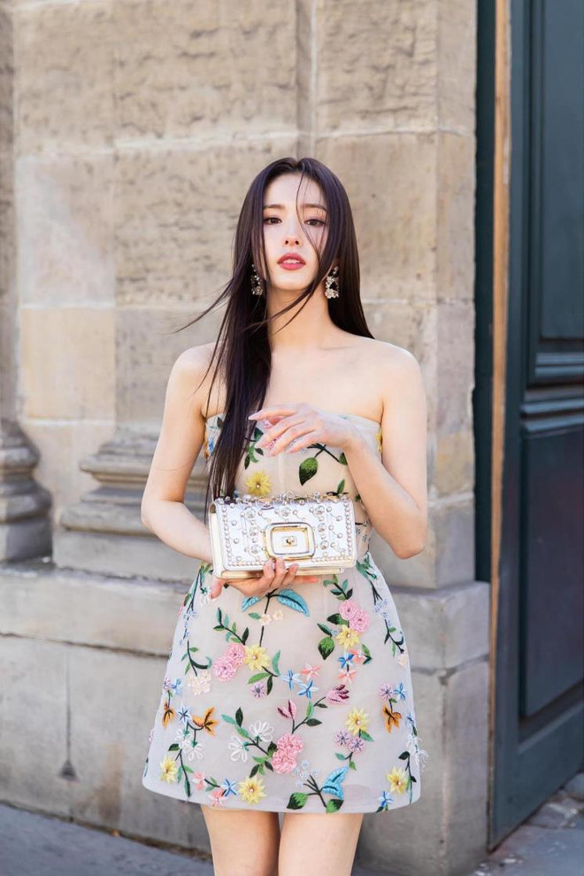 Những bộ cánh nổi bật của sao nữ Hàn trong Paris Fashion Week 2023 ảnh 9