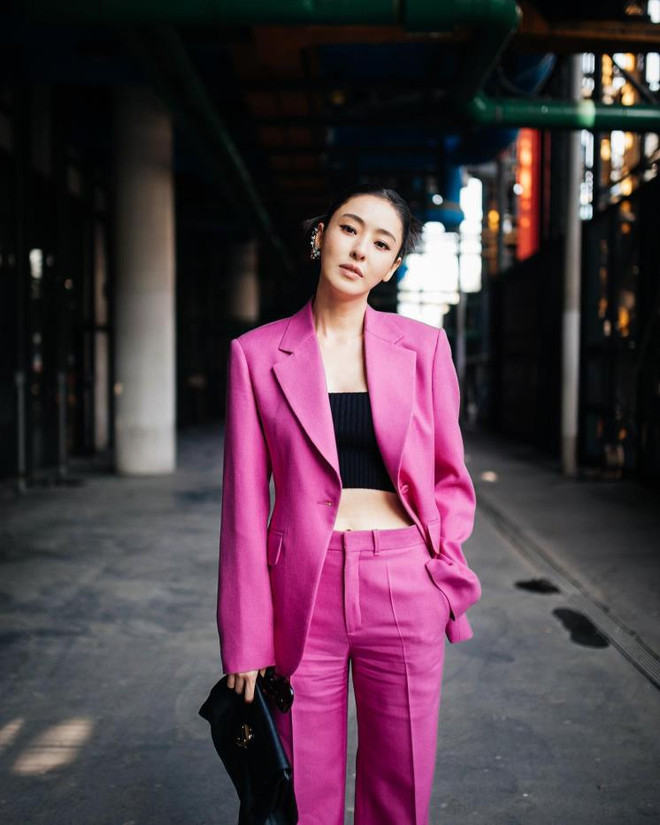 Những bộ cánh nổi bật của sao nữ Hàn trong Paris Fashion Week 2023 ảnh 10