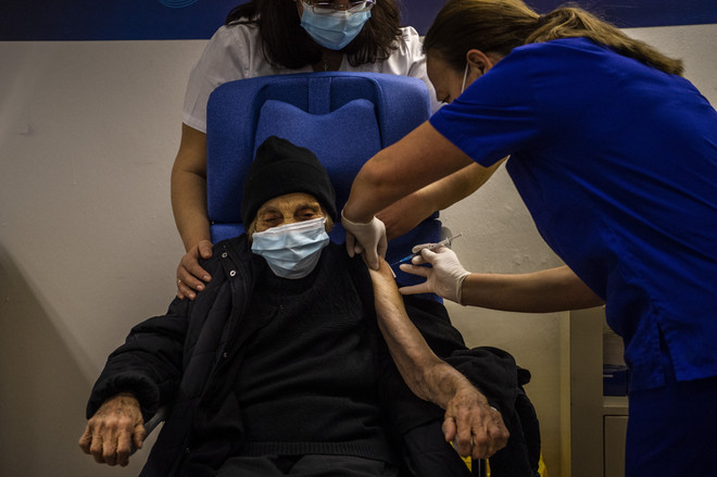 Sau Sputnik V, Nga dự kiến lưu hành một loại vắcxin mới phòng COVID-19 ảnh 2