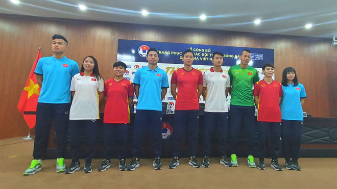 Công bố mẫu trang phục 2021 các Đội tuyển Bóng đá Quốc gia Việt Nam ảnh 1