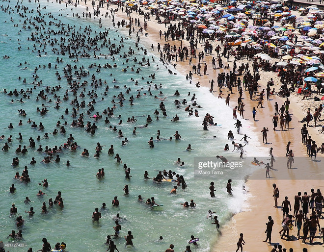 Thời tiết nắng nóng kỷ lục trong ngày hạ chí 26/12 ở Brazil ảnh 1