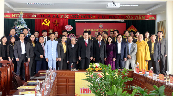 Chủ tịch MTTQ chúc mừng Giáng sinh đồng bào Công giáo tỉnh Nghệ An ảnh 1