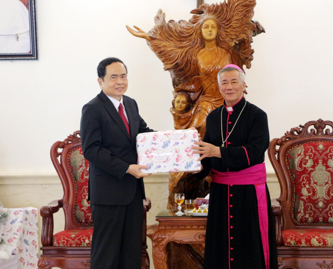 Chủ tịch MTTQ chúc mừng Giáng sinh đồng bào Công giáo tỉnh Nghệ An ảnh 2