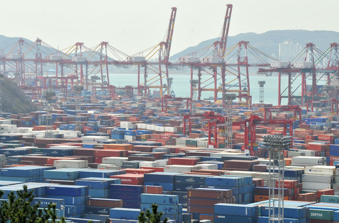 Biến thể Omicron và lạm phát đe dọa triển vọng tăng trưởng toàn cầu ảnh 1