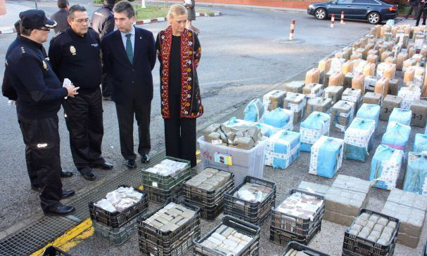 Tây Ban Nha thu giữ 62 kiện hàng chứa 2 tấn ma túy ảnh 1