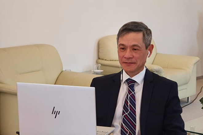 Đại sứ Nguyễn Minh Vũ phát biểu tại lễ ký kết. (Ảnh: Mạnh Hùng /TTXVN) Việt-Đức hợp tác nghiên cứu sản xuất điện từ nguồn nhiên liệu tái tạo ảnh 2