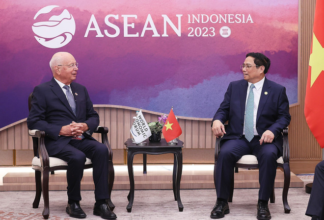 Thủ tướng Phạm Minh Chính gặp Chủ tịch Diễn đàn Kinh tế Thế giới ảnh 2