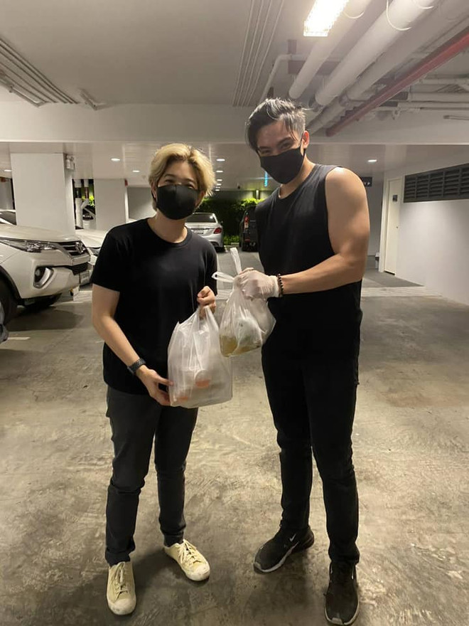 Nhà hàng Thái Lan dùng 'trai đẹp' để vượt qua khó khăn do COVID-19 ảnh 2