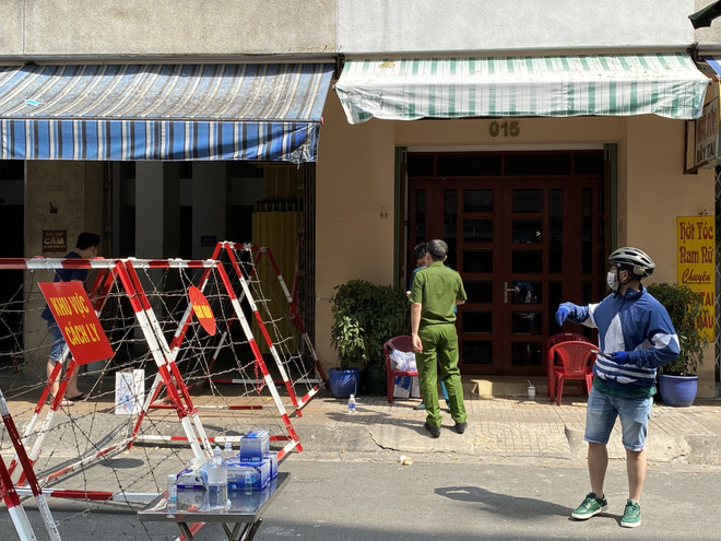 TP.HCM tạm dừng hoạt động hai địa điểm liên quan ca nghi mắc COVID-19 ảnh 1