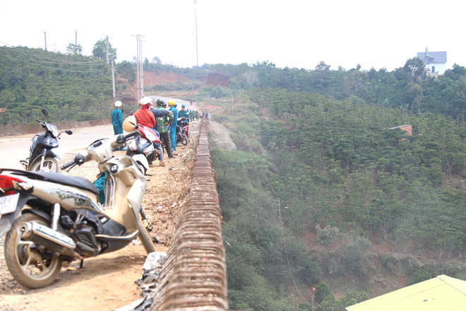Lâm Đồng: Ôtô rơi xuống vực sâu 40m làm hai ông cháu tử vong ảnh 2