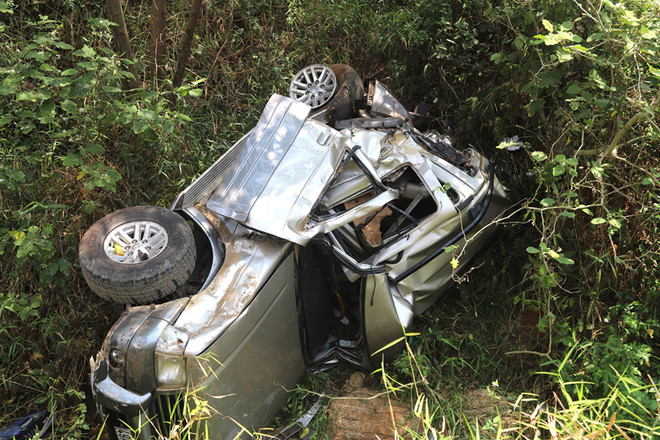 Lâm Đồng: Ôtô rơi xuống vực sâu 40m làm hai ông cháu tử vong ảnh 1