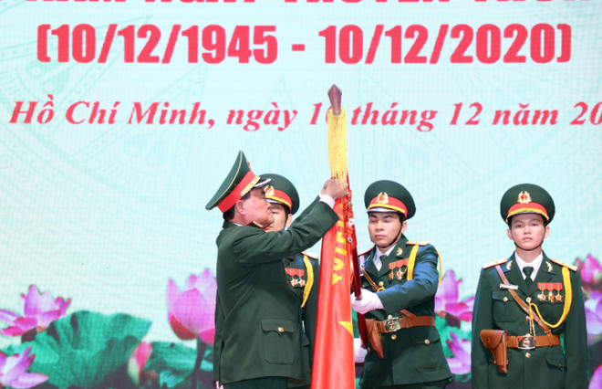 Quân khu 7 đón nhận Huân chương Bảo vệ Tổ quốc hạng Nhất ảnh 2