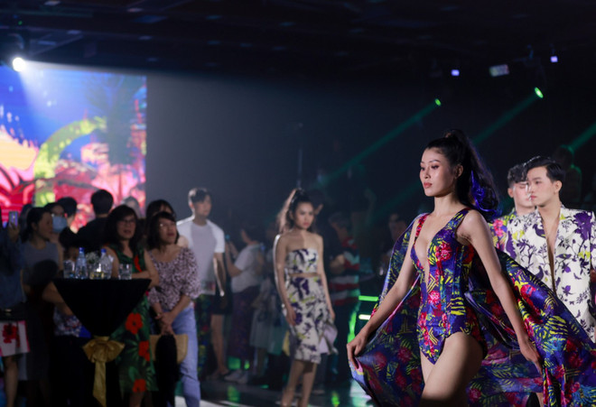 Bộ sưu tập thời trang Tropicana tái xuất tại Stars by Night Party ảnh 1