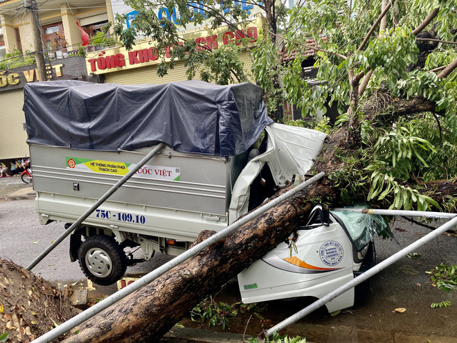 Thừa Thiên-Huế: Bão số 5 làm một người chết, gây nhiều thiệt hại ảnh 1