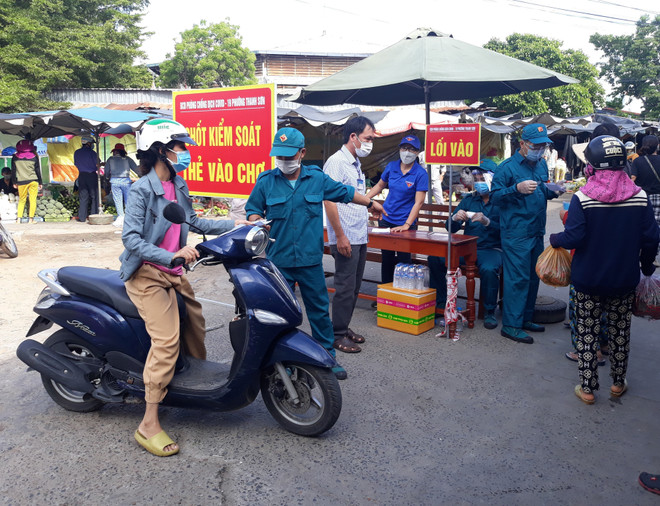 Chấn chỉnh việc thực hiện Chỉ thị 16, tự ý thu phí cấp giấy đi đường ảnh 1