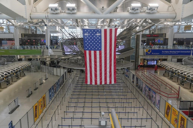 Sân bay ở New York của Mỹ chưa khắc phục được sự cố mất điện ảnh 1