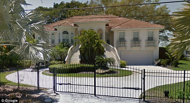 Cậu bé bị thang máy nghiến chết khi đang đi tìm thú cưng ảnh 1