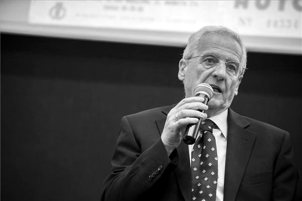 Điện chia buồn cựu Tổng thống Hungary Solyom László từ trần ảnh 1