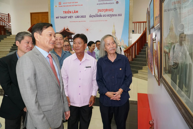 Ấn tượng với các tác phẩm tại Triển lãm Mỹ thuật Việt Nam-Lào 2022 ảnh 2