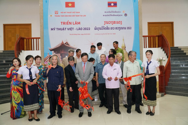 Ấn tượng với các tác phẩm tại Triển lãm Mỹ thuật Việt Nam-Lào 2022 ảnh 1