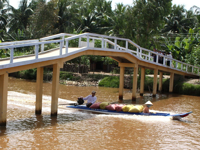 Một cây cầu giao thông nông thôn. (Ảnh: TTXVN) Kiên Giang kiểm tra rà soát hệ thống cầu giao thông nông thôn ảnh 1