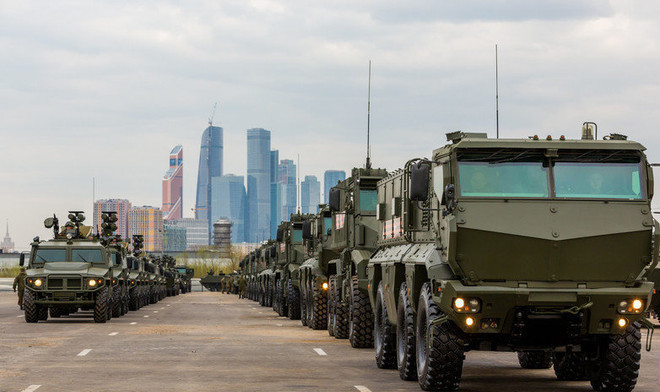 Theo dõi duyệt binh Chiến thắng từ xe thiết giáp Typhoon-K ảnh 1