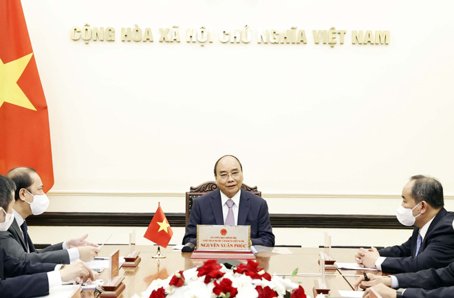 Chủ tịch nước Nguyễn Xuân Phúc điện đàm với Thủ tướng Nhật Bản Yoshihide Suga. (Ảnh: Thống Nhất/TTXVN) Chủ tịch nước Nguyễn Xuân Phúc điện đàm với Thủ tướng Nhật Bản Suga ảnh 1