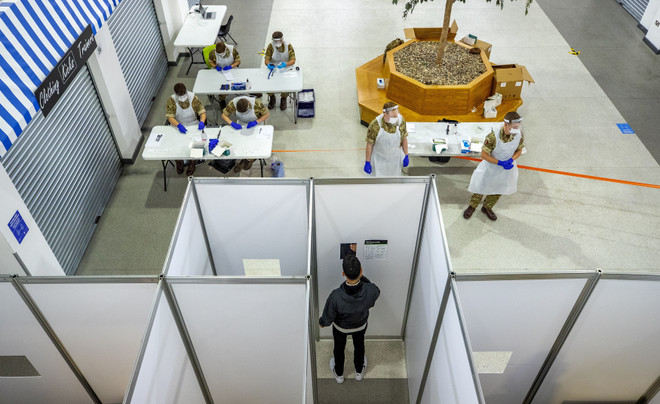 Anh ghi nhận số ca nhiễm mới COVID-19 cao nhất trong một ngày ảnh 1