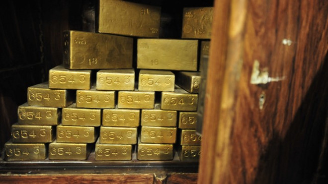 Chứng khoán Mỹ giảm điểm hỗ trợ giá vàng thế giới đi lên ảnh 1