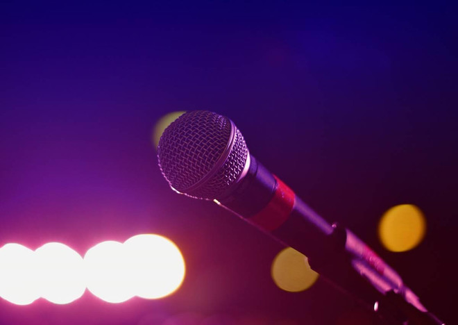 Người đàn ông Trung Quốc phải nhập viện vì hát karaoke quá 'sung' ảnh 1