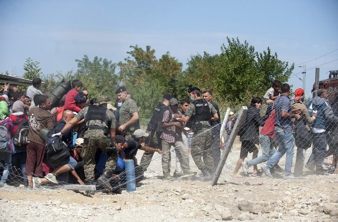 4.000 lính Đức sẵn sàng ứng phó khẩn với khủng hoảng di cư ảnh 1