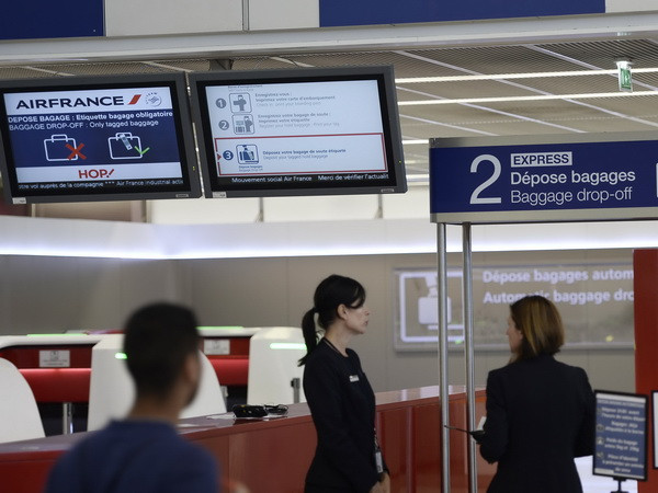 Thủ tướng Pháp yêu cầu chấm dứt đình công tại Air France ảnh 1