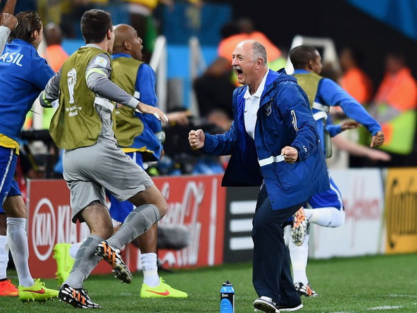 Người Brazil tự hào về Neymar, Scolari cảm ơn cổ động viên ảnh 2