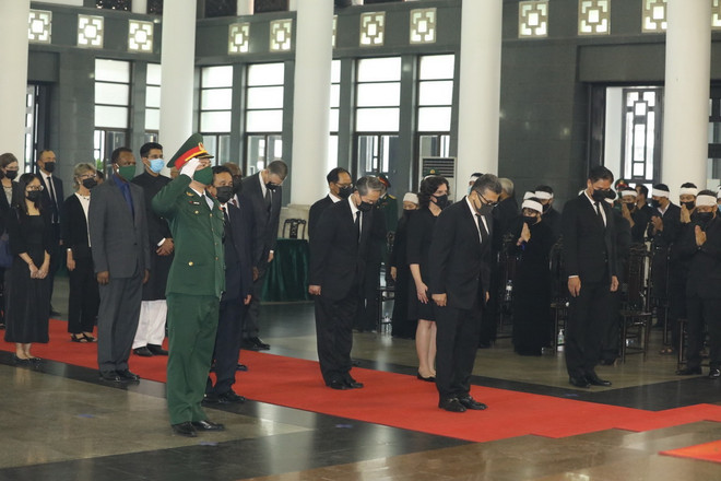 Lãnh đạo các nước, đoàn ngoại giao đến viếng nguyên TBT Lê Khả Phiêu ảnh 2